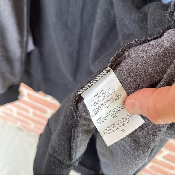 Zip up Champion sweatshirt. men’s size: XL. Unisex - Picture 6 of 9